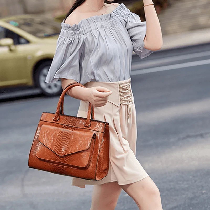 Women's bags with fold-over top and chic hardware for evening glamour and elegance-Women Snake Pattern Tote Bag Casual Large Capacity Crossbody Bag Handbag