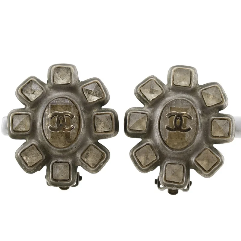 Drop Earrings for Valentine's Day -Chanel  Metal Clip Earrings (Pre-Owned)