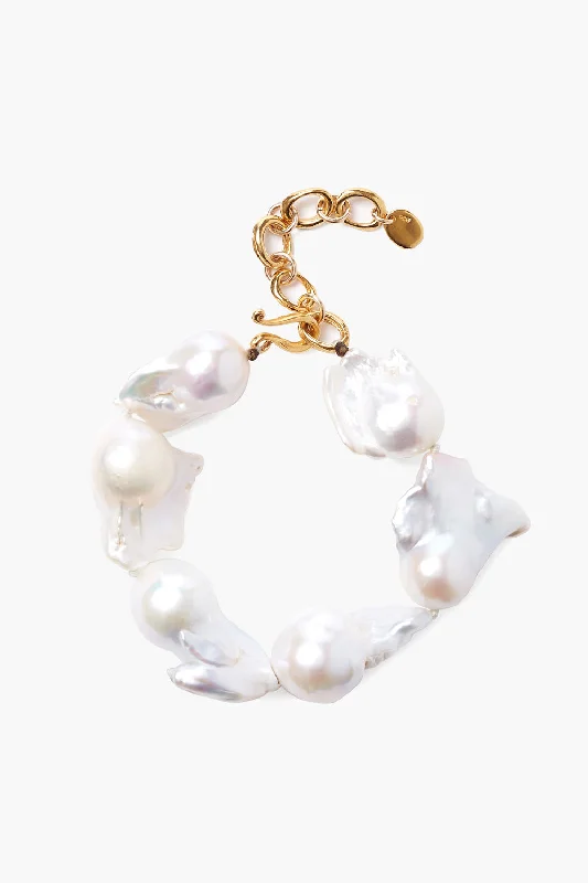 Bracelets with vintage claw-set gemstones -Le Baroque Pearl Bracelet Gold