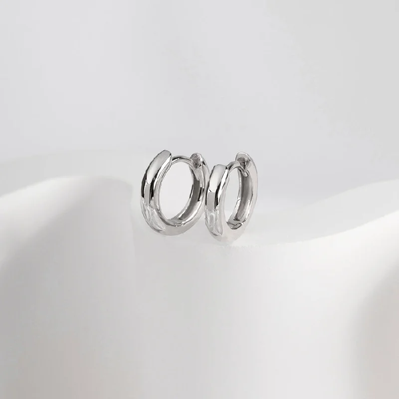 Hoop earrings with snake print designs for an edgy, wild appearance-Classic Silver 7mm Baby Huggie Earrings