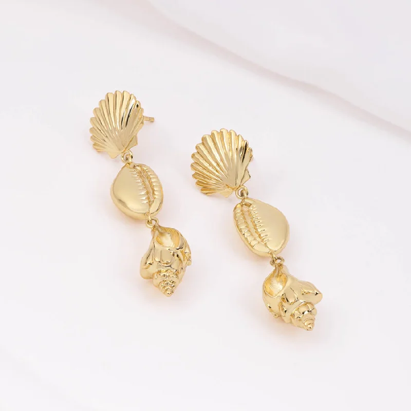 Best hoop earrings with cubic zirconia for a budget-friendly, dazzling look-Como Shell Gold Earrings