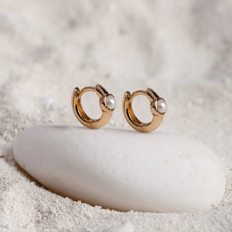 Hoop earrings with a matte black finish for a sleek, edgy vibe-Sea of Light Gold 7mm Baby Huggie Earrings